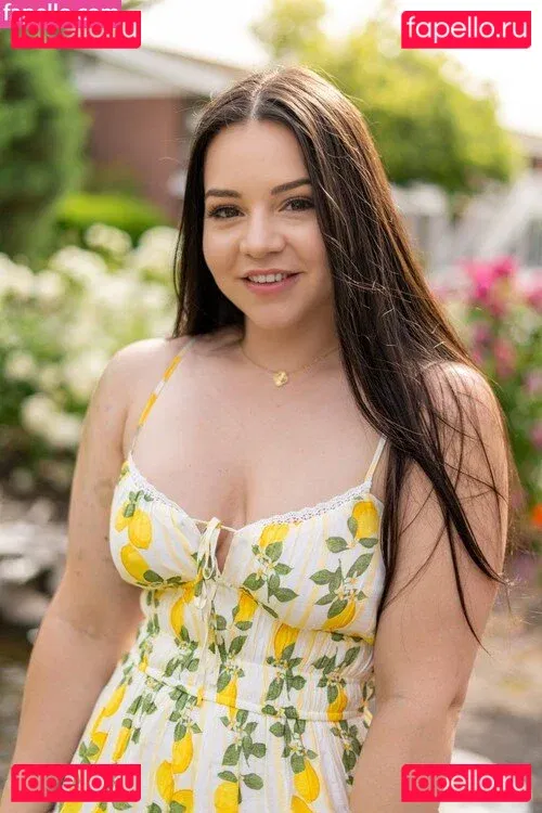 Nadine Sage Onlyfans Photo Gallery 