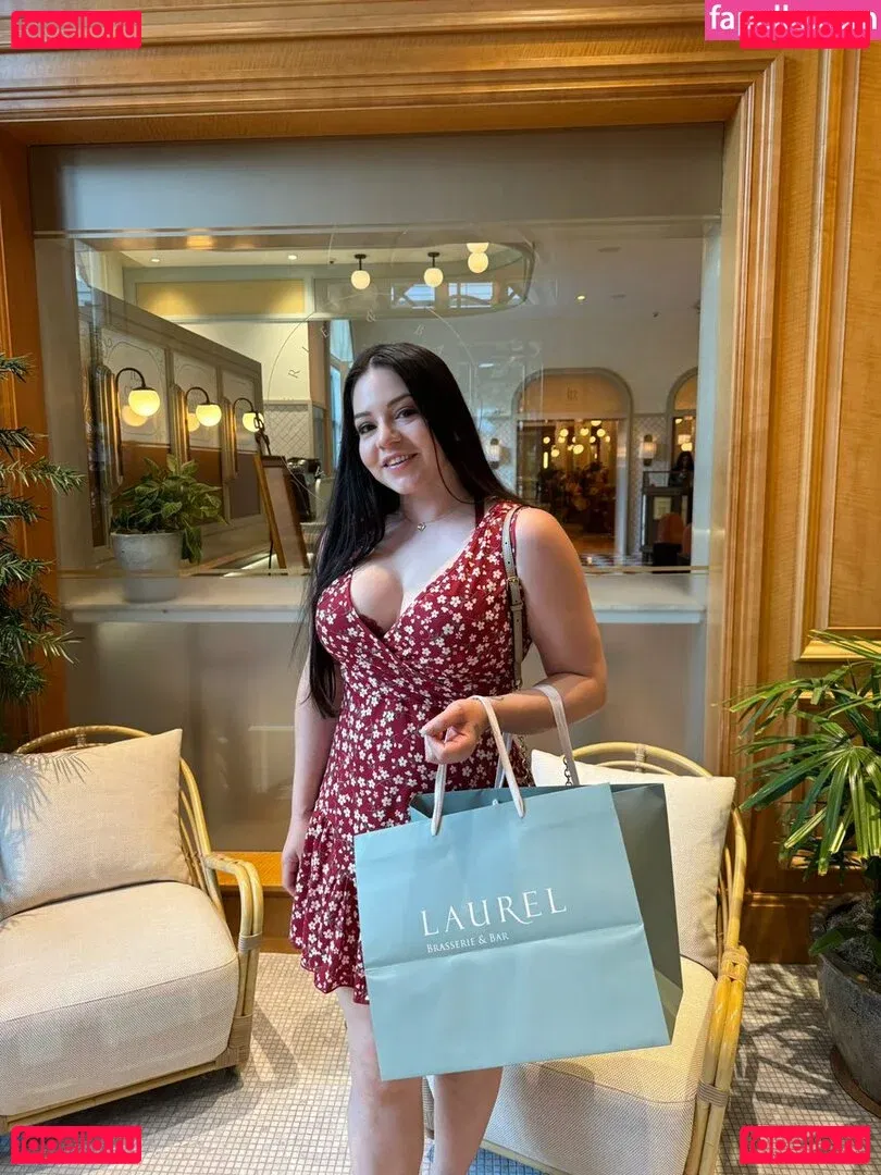 Nadine Sage Onlyfans Photo Gallery 