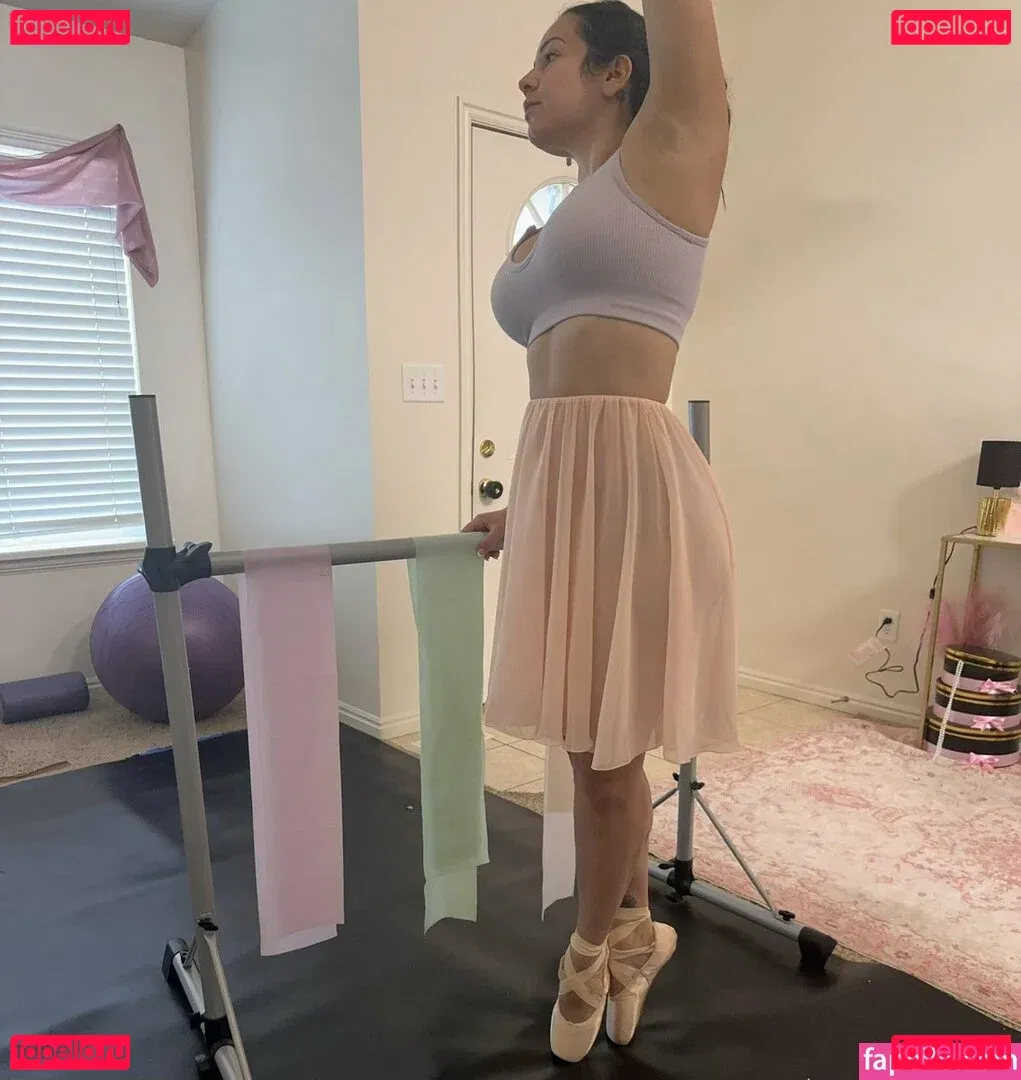 Nadine Sage Onlyfans Photo Gallery 