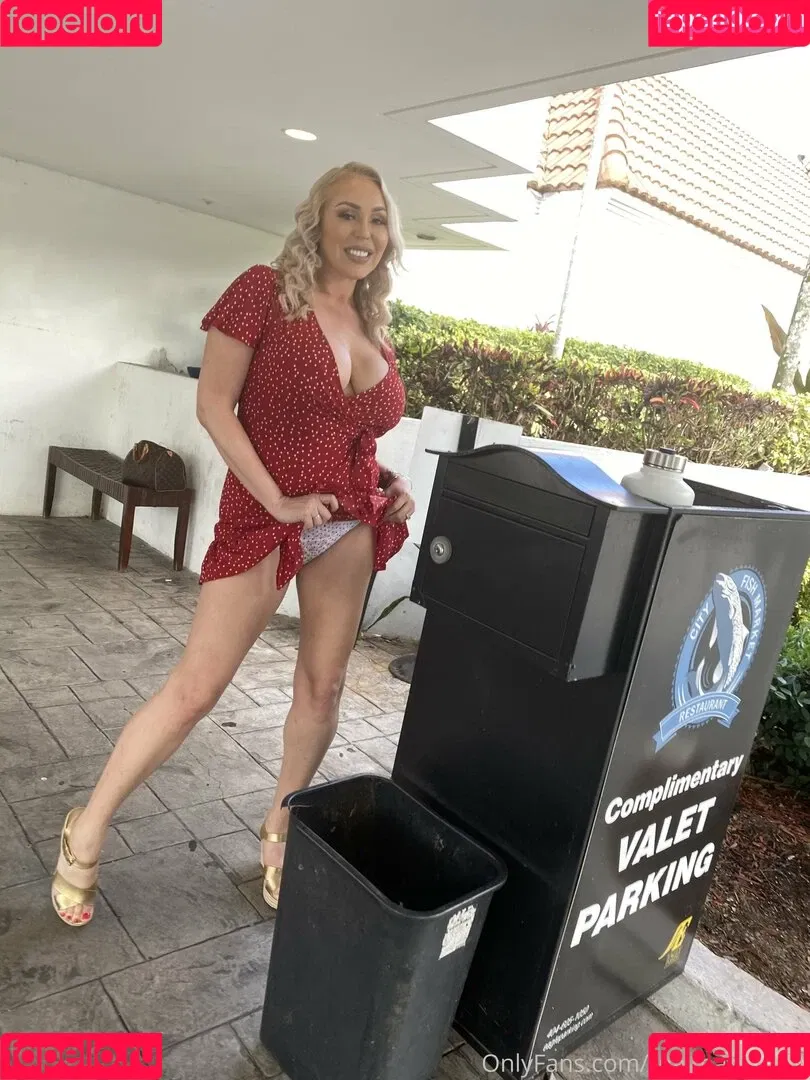realmarycarey Onlyfans Photo Gallery 