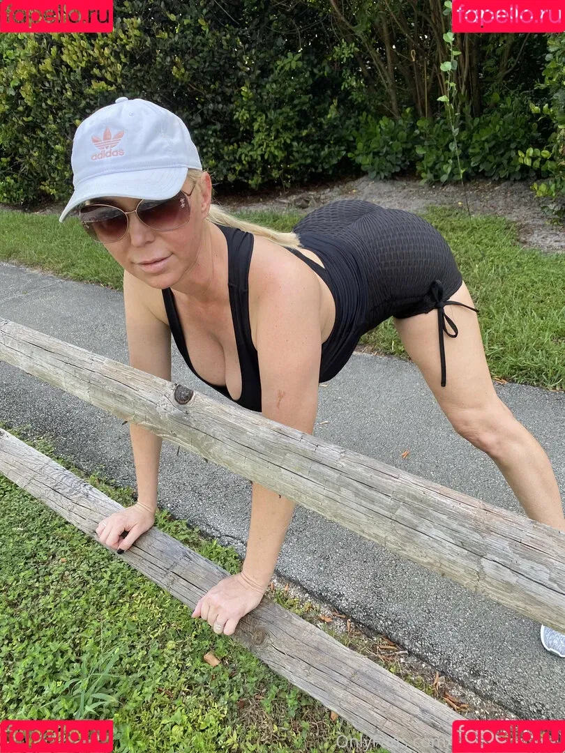 realmarycarey Onlyfans Photo Gallery 