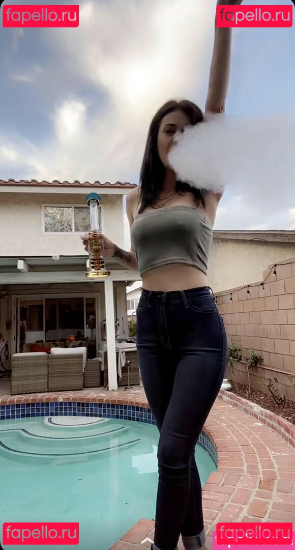 Koala Puffs Nude Onlyfans Photo 9