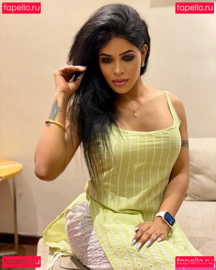 Alina Rai Nude Onlyfans Photo 21