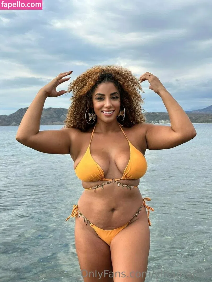 yinamenez Onlyfans Photo Gallery 