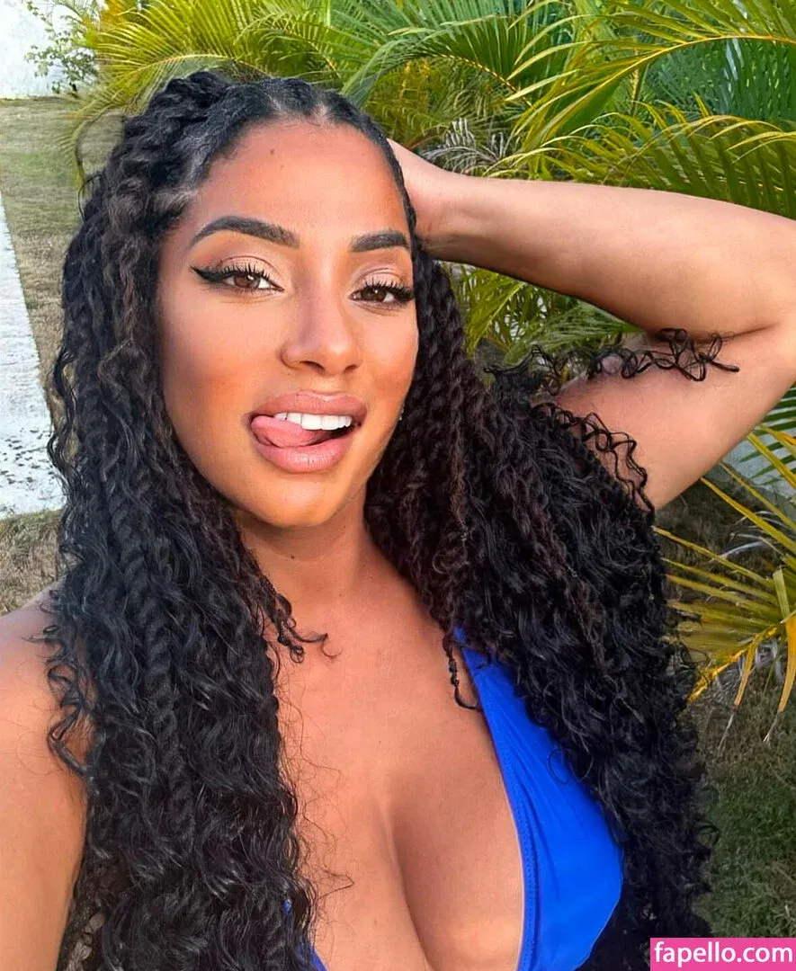 yinamenez Onlyfans Photo Gallery 