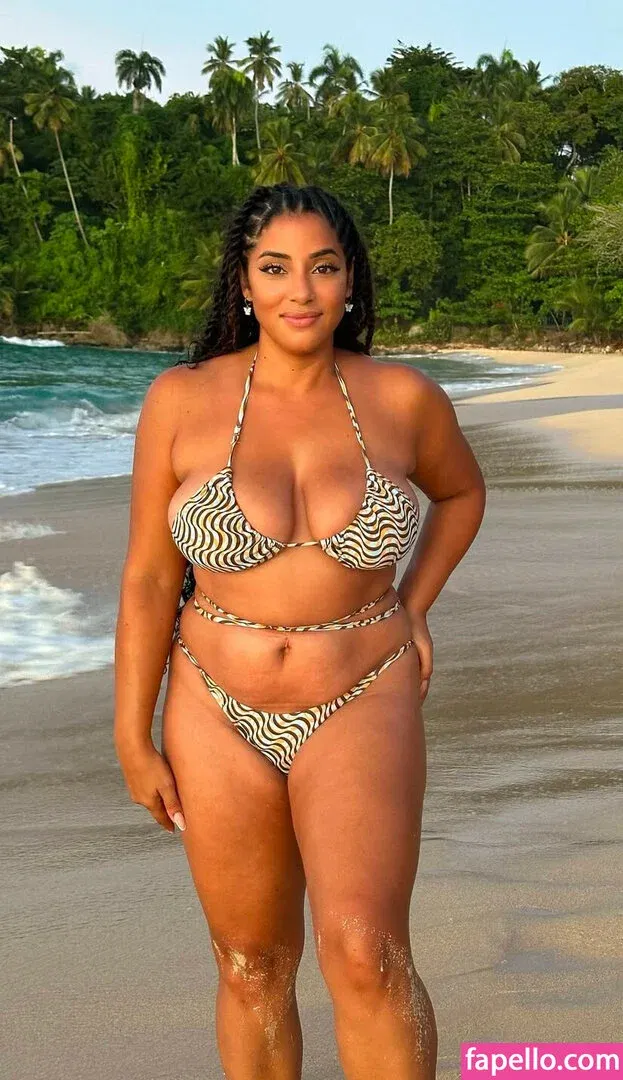 yinamenez Onlyfans Photo Gallery 