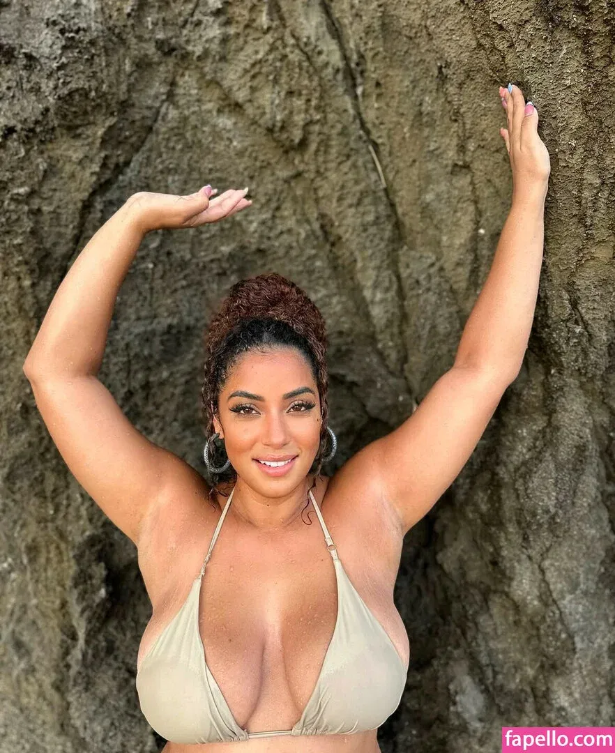 yinamenez Onlyfans Photo Gallery 