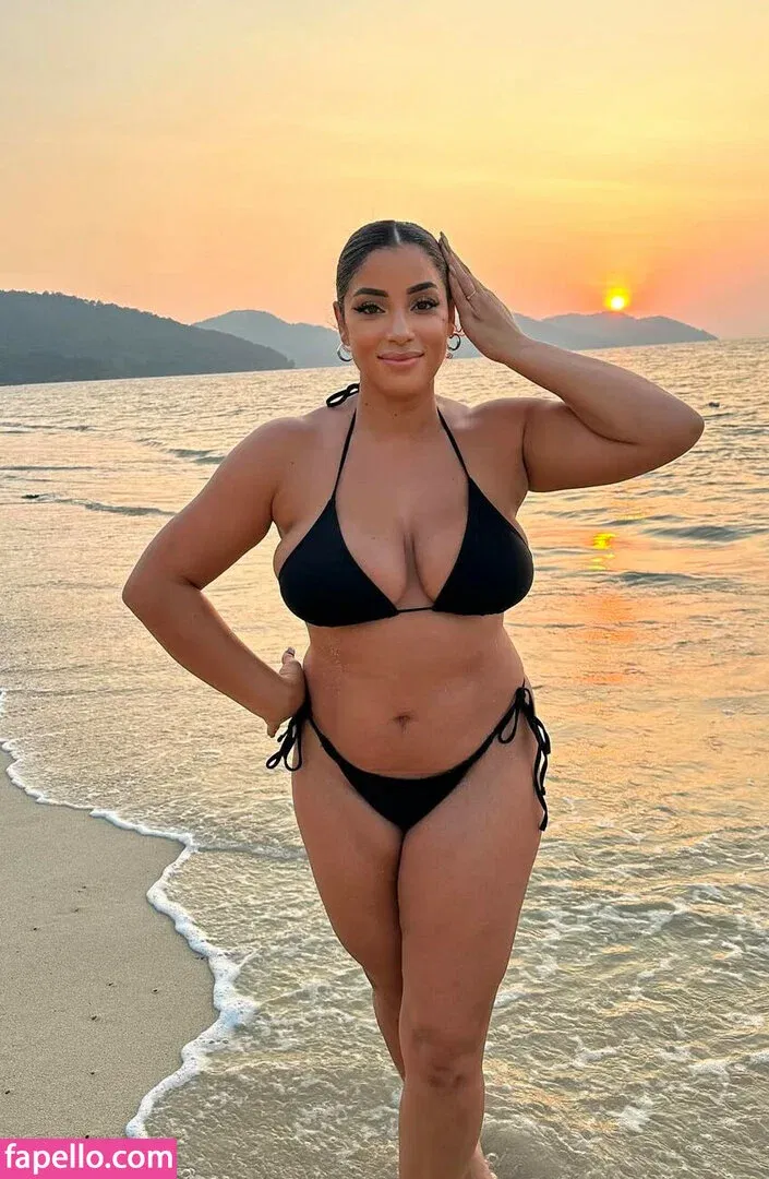 yinamenez Onlyfans Photo Gallery 