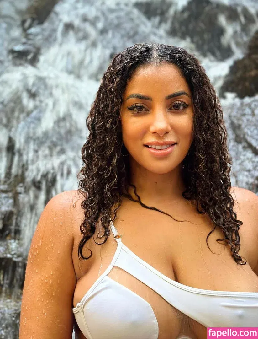 yinamenez Onlyfans Photo Gallery 