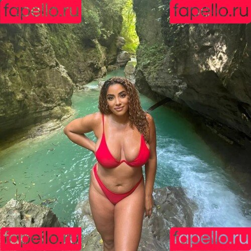 yinamenez Onlyfans Photo Gallery 