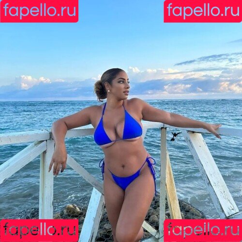 yinamenez Onlyfans Photo Gallery 