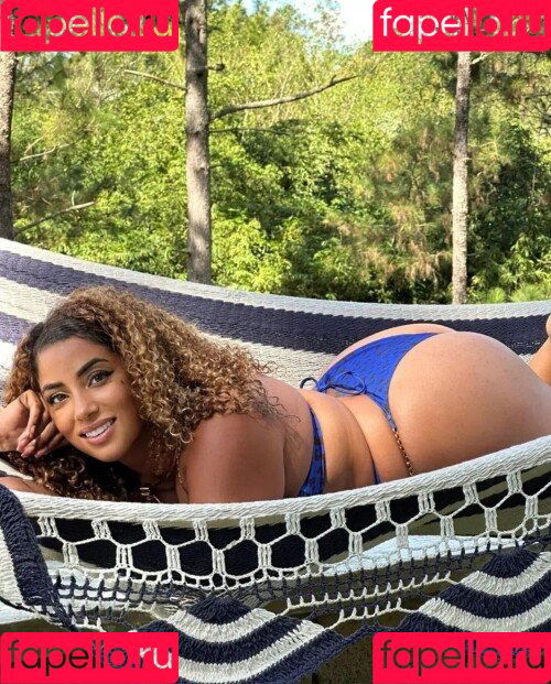 yinamenez Onlyfans Photo Gallery 