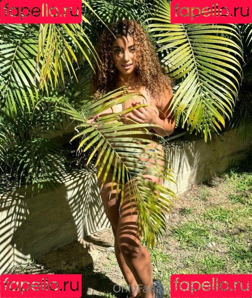 yinamenez Onlyfans Photo Gallery 