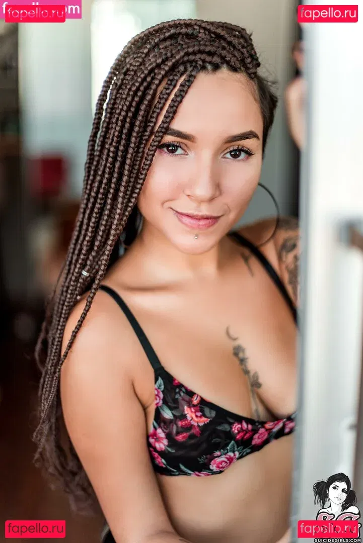 SG Natth Onlyfans Photo Gallery 