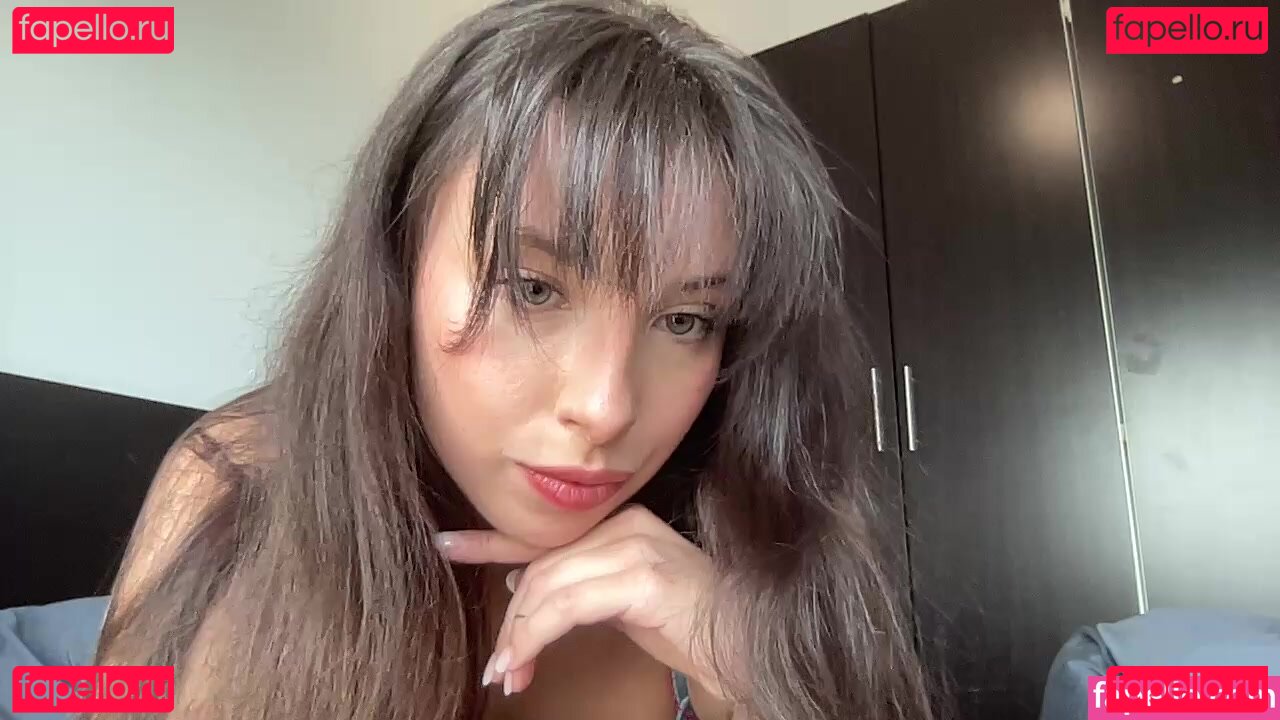 Leila Hadid Nude Onlyfans Photo 9