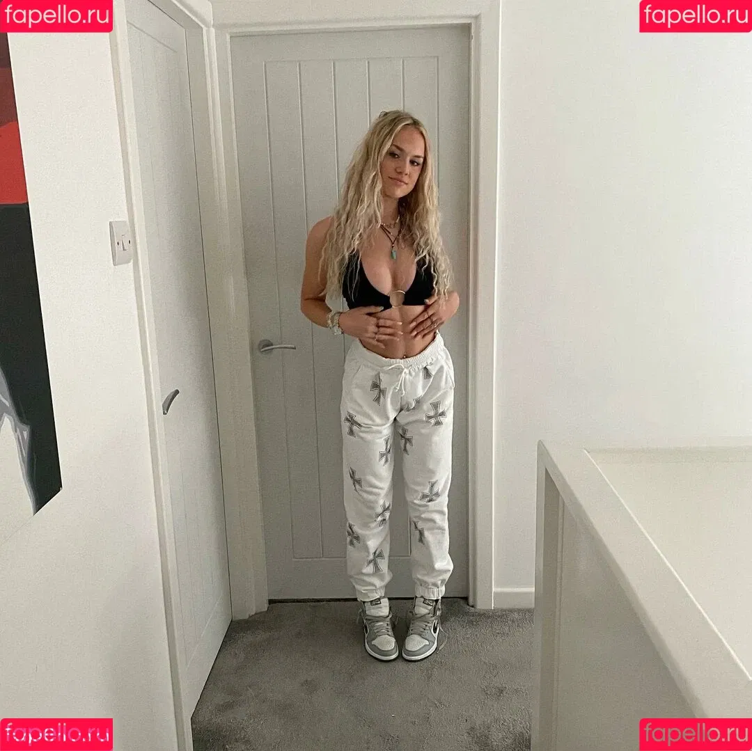 Gabriella Davies Onlyfans Photo Gallery 