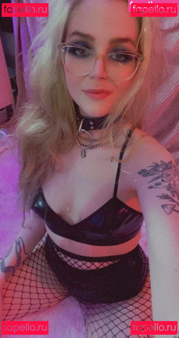 tinyneondemon Nude Onlyfans Photo 3