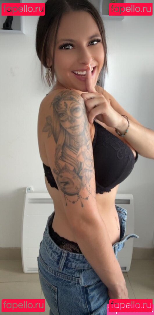Emeline Nude Onlyfans Photo 21
