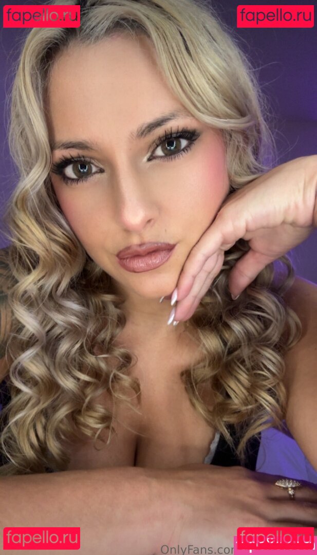 Emeline Nude Onlyfans Photo 3