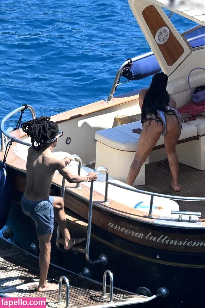 Halle Bailey Onlyfans Photo Gallery 