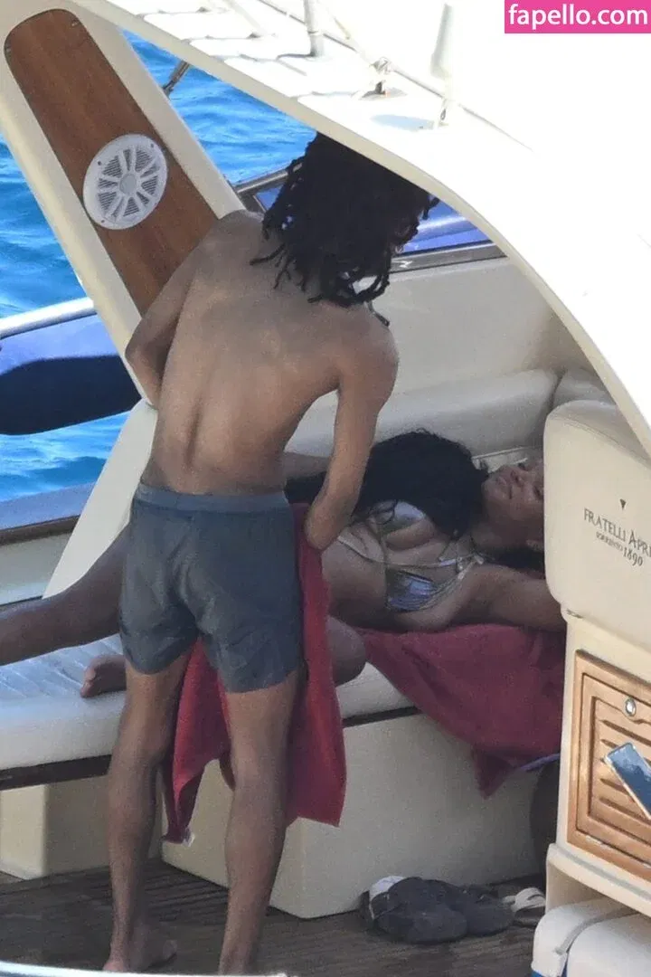 Halle Bailey Onlyfans Photo Gallery 