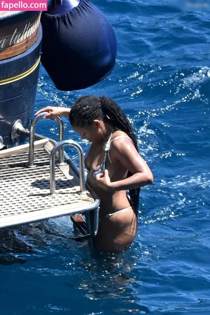 Halle Bailey Onlyfans Photo Gallery 