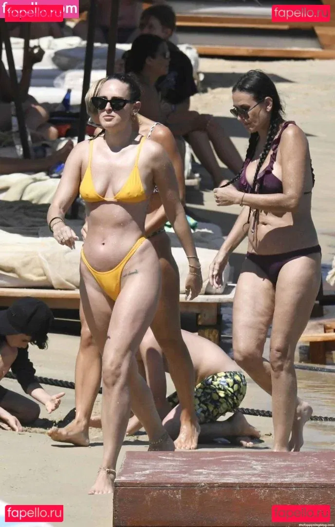 A.riannamaria Onlyfans Photo Gallery 