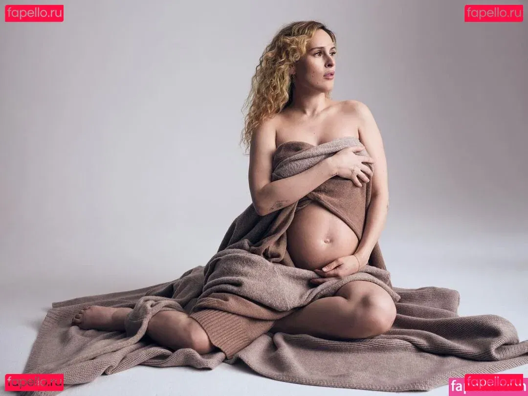 A.riannamaria Onlyfans Photo Gallery 