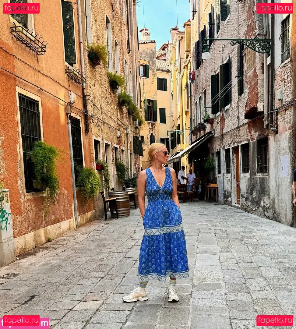 A.riannamaria Onlyfans Photo Gallery 