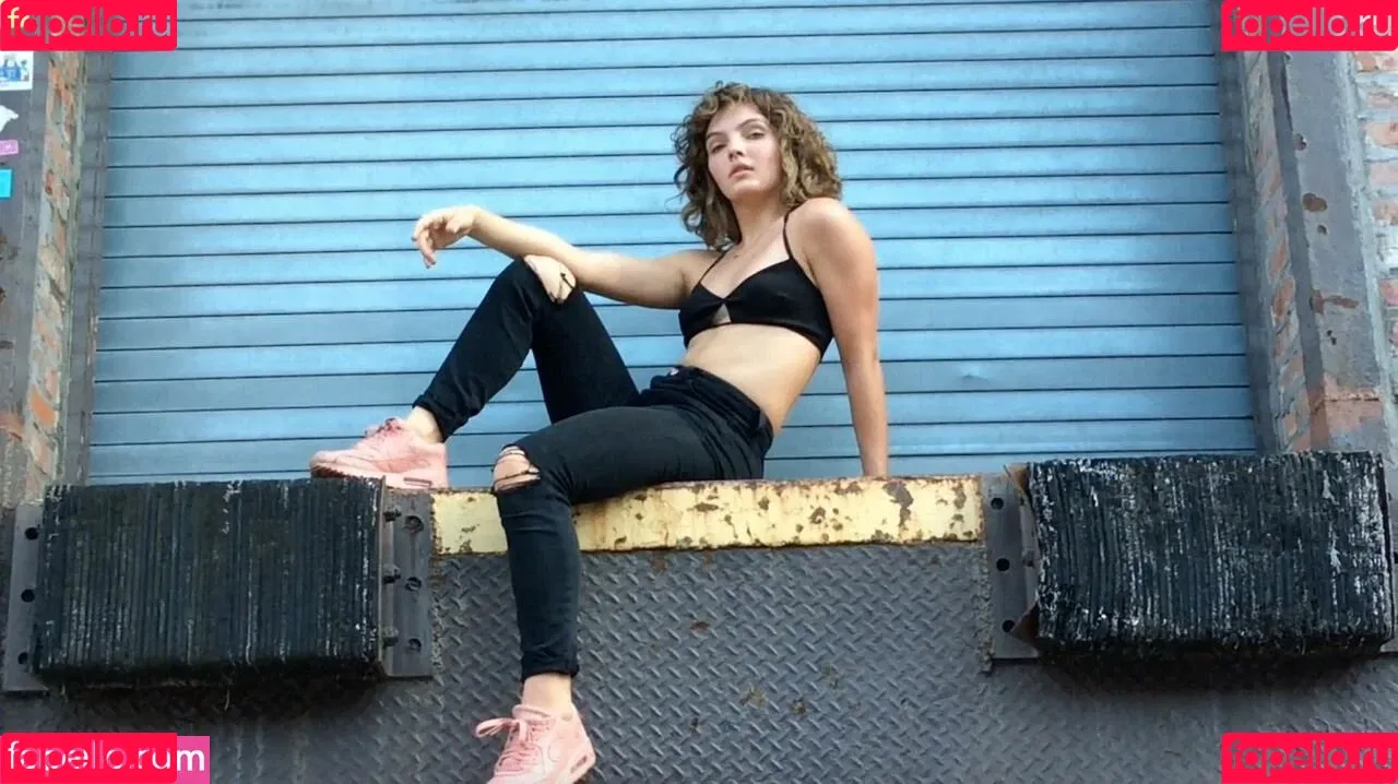 Camren Bicondova Onlyfans Photo Gallery 