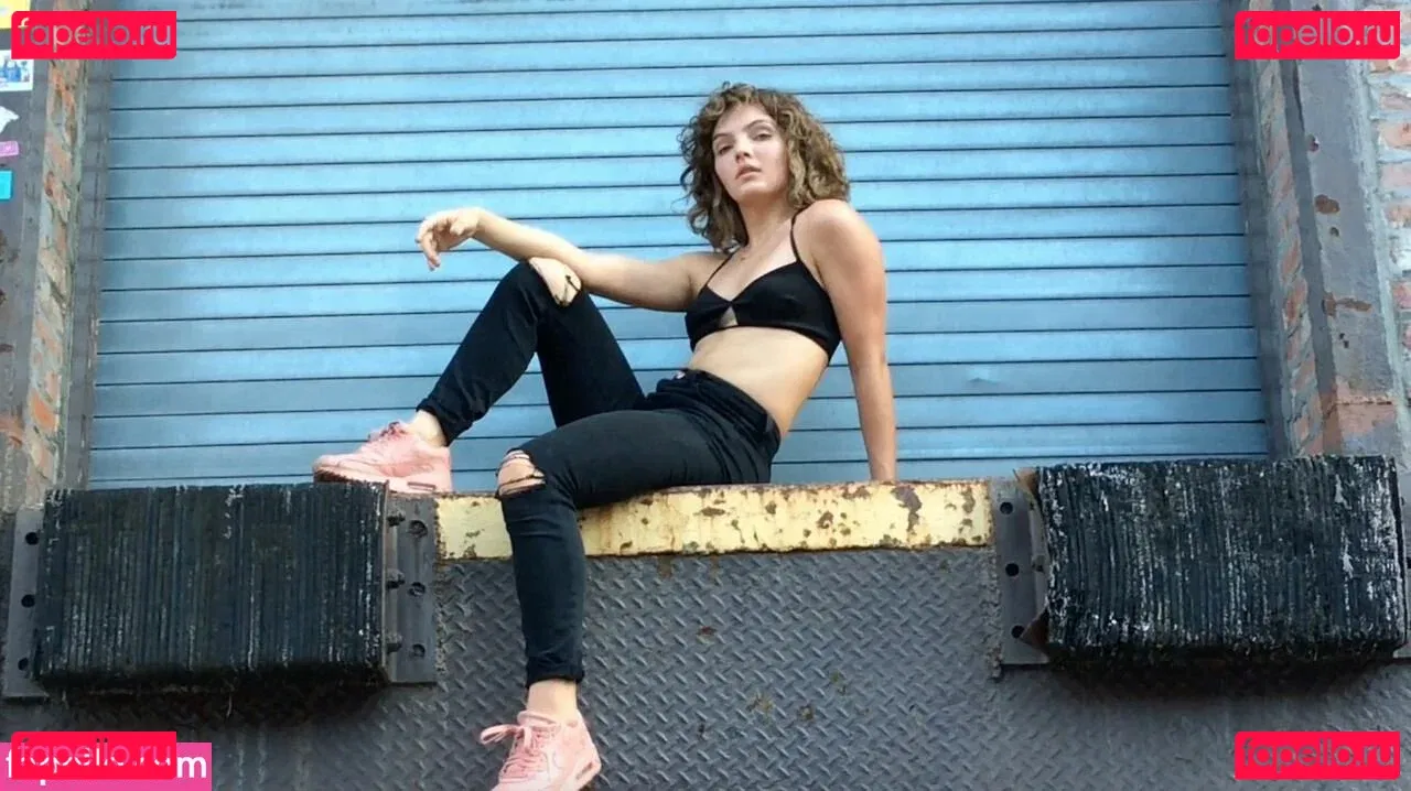Camren Bicondova Onlyfans Photo Gallery 