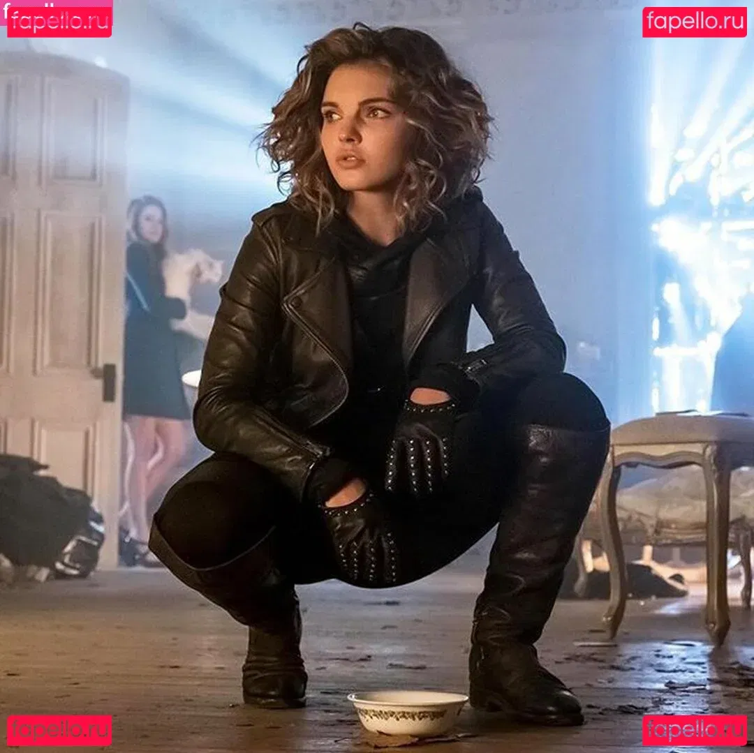 Camren Bicondova Onlyfans Photo Gallery 