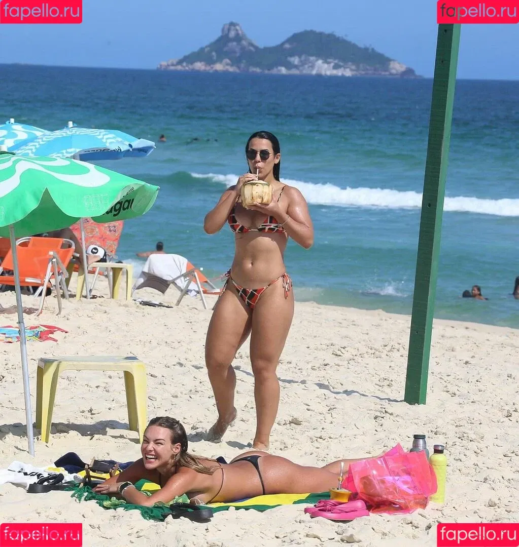 Larissa Tomásia Onlyfans Photo Gallery 