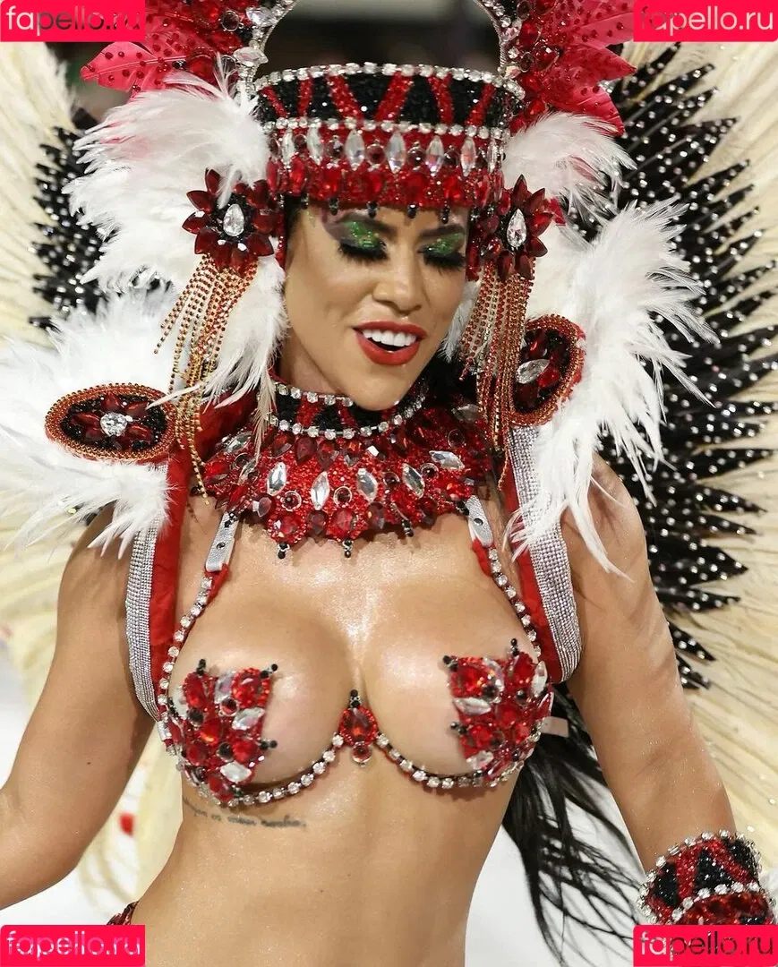 Larissa Tomásia Onlyfans Photo Gallery 