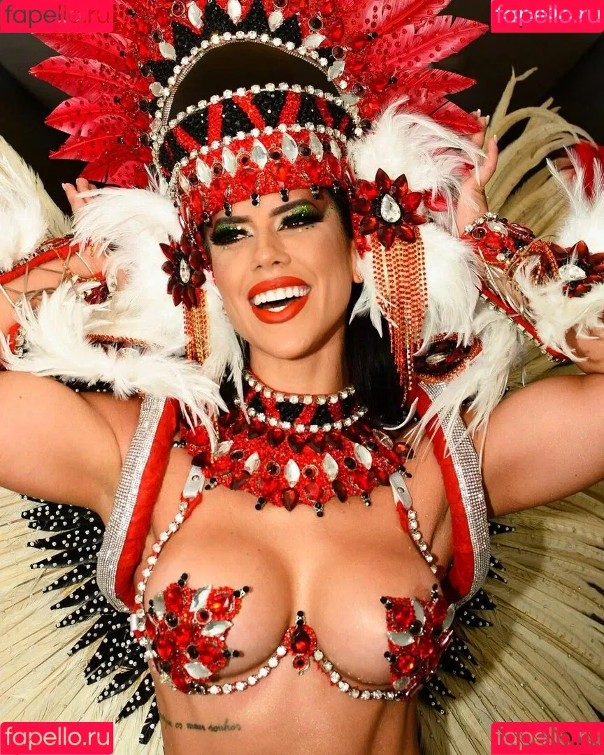 Larissa Tomásia Onlyfans Photo Gallery 