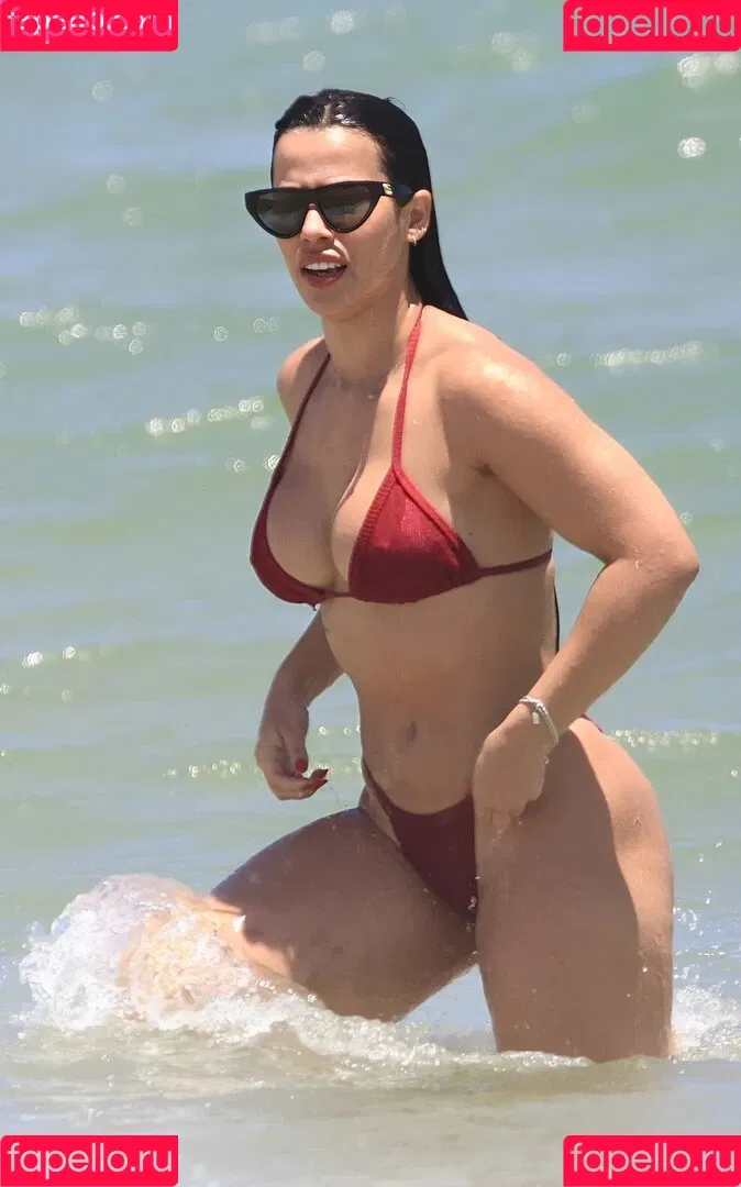 Larissa Tomásia Onlyfans Photo Gallery 