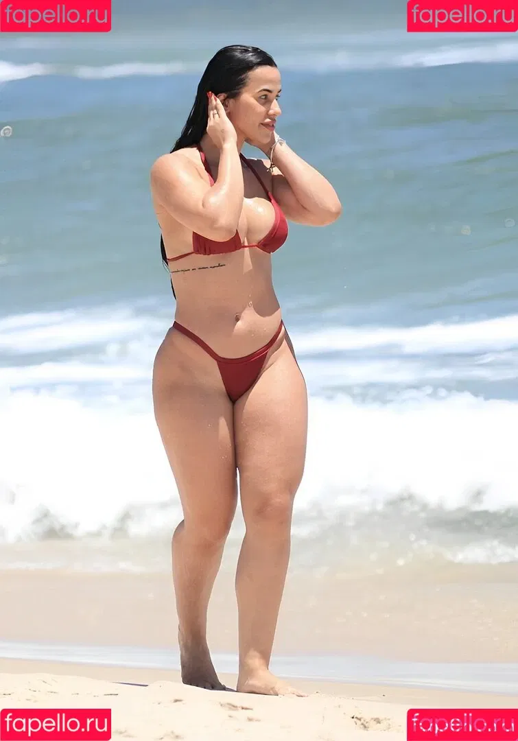 Larissa Tomásia Onlyfans Photo Gallery 