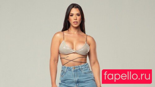 Larissa Tomásia Onlyfans Photo Gallery 