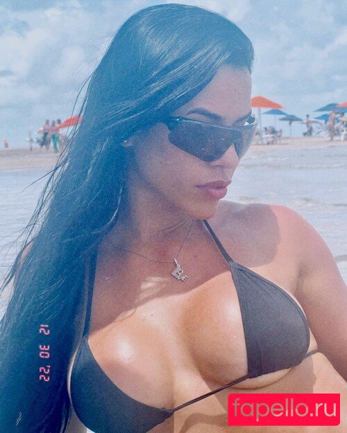 Larissa Tomásia Onlyfans Photo Gallery 