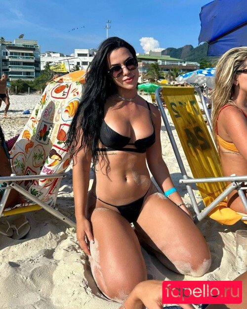 Larissa Tomásia Onlyfans Photo Gallery 