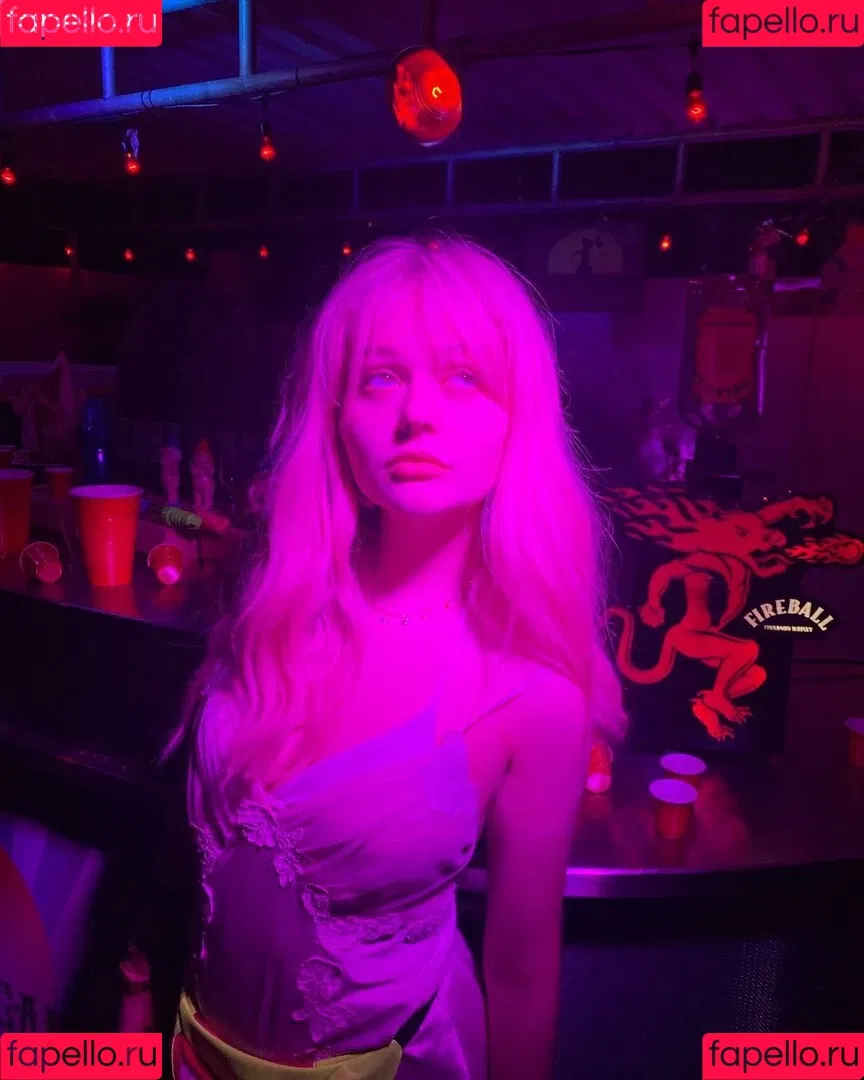 Emily Alyn Lind Onlyfans Photo Gallery 