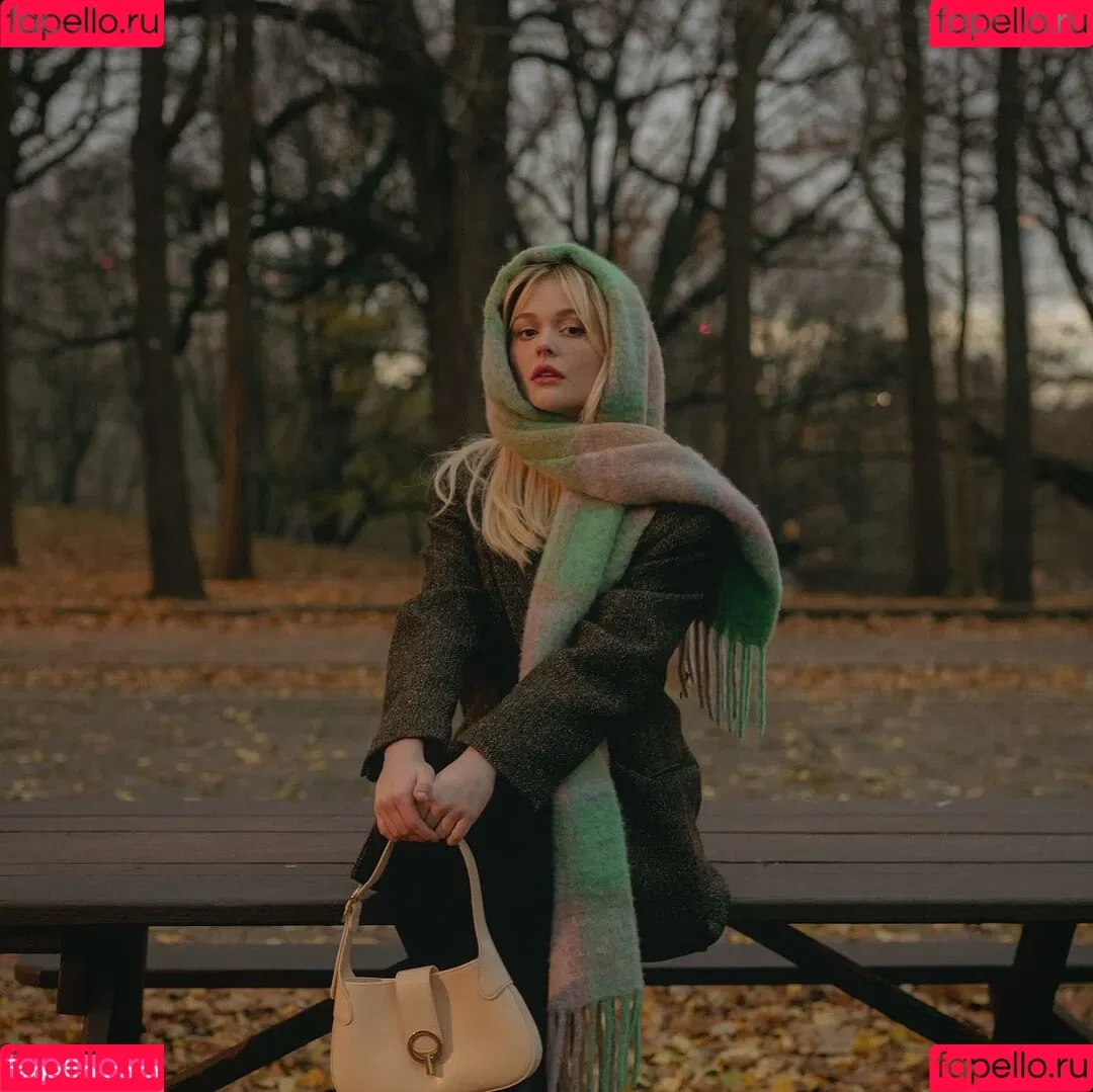 Emily Alyn Lind Onlyfans Photo Gallery 