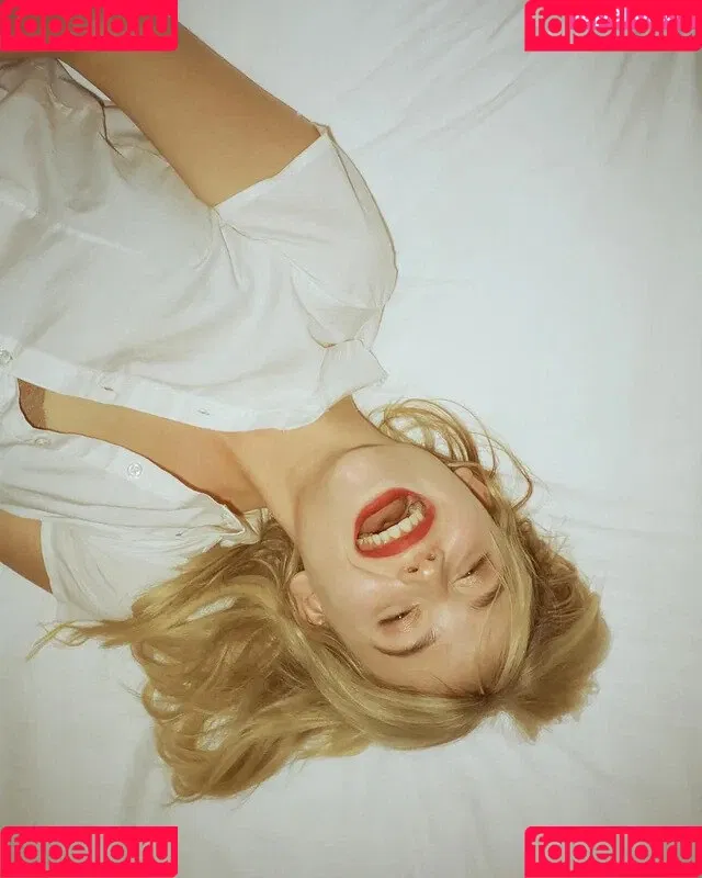Emily Alyn Lind Onlyfans Photo Gallery 