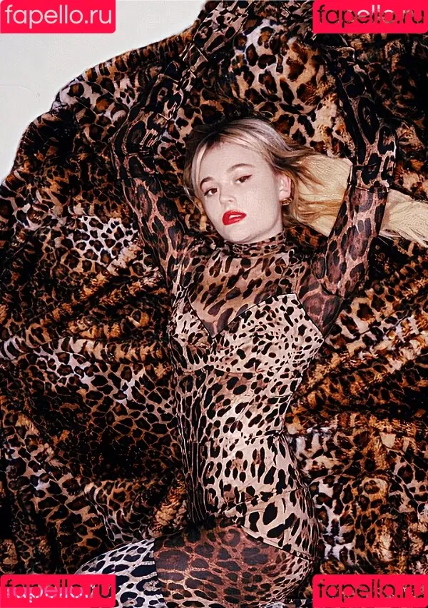 Emily Alyn Lind Onlyfans Photo Gallery 