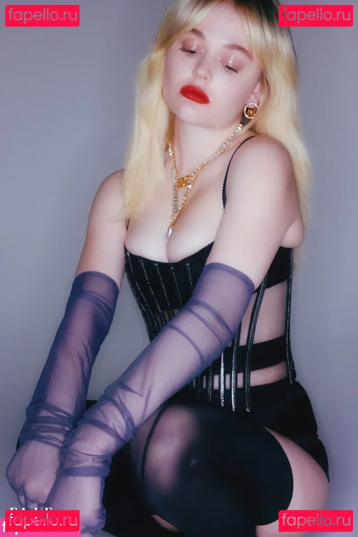 Emily Alyn Lind Onlyfans Photo Gallery 