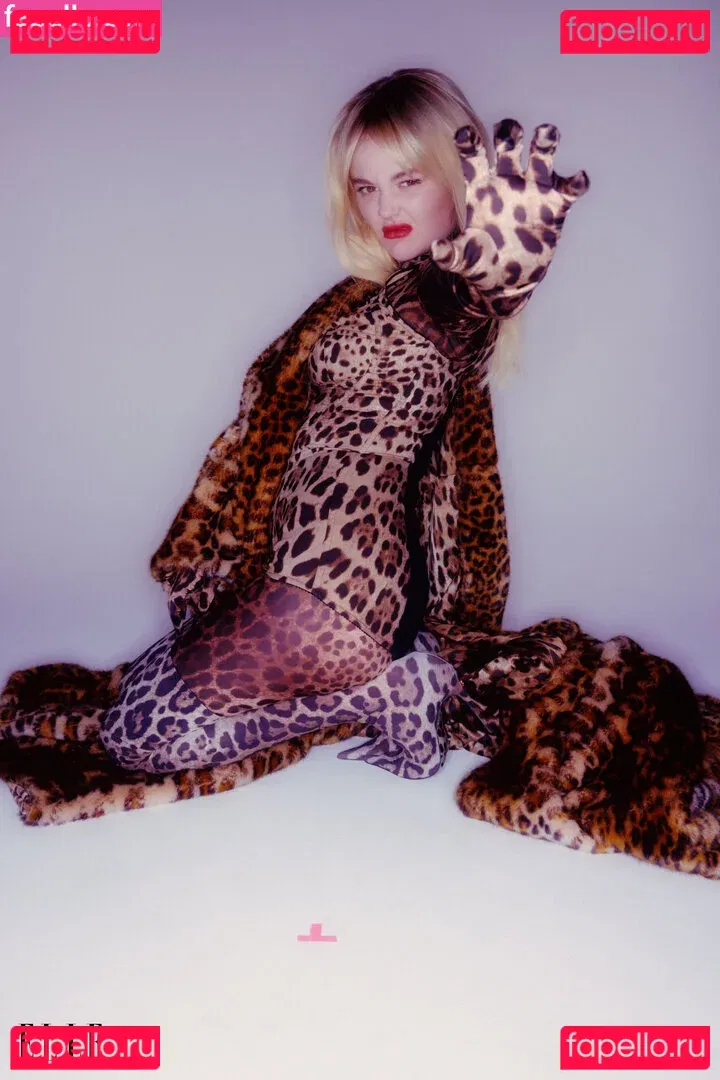 Emily Alyn Lind Onlyfans Photo Gallery 