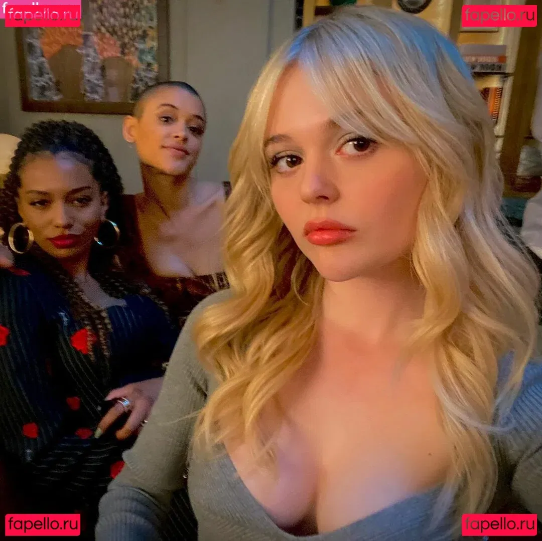 Emily Alyn Lind Onlyfans Photo Gallery 