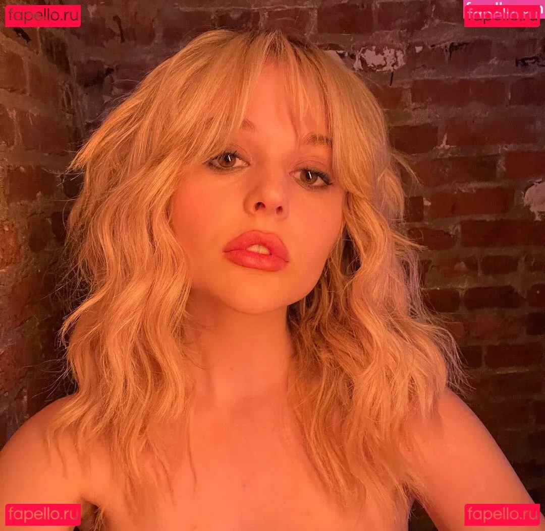 Emily Alyn Lind Onlyfans Photo Gallery 