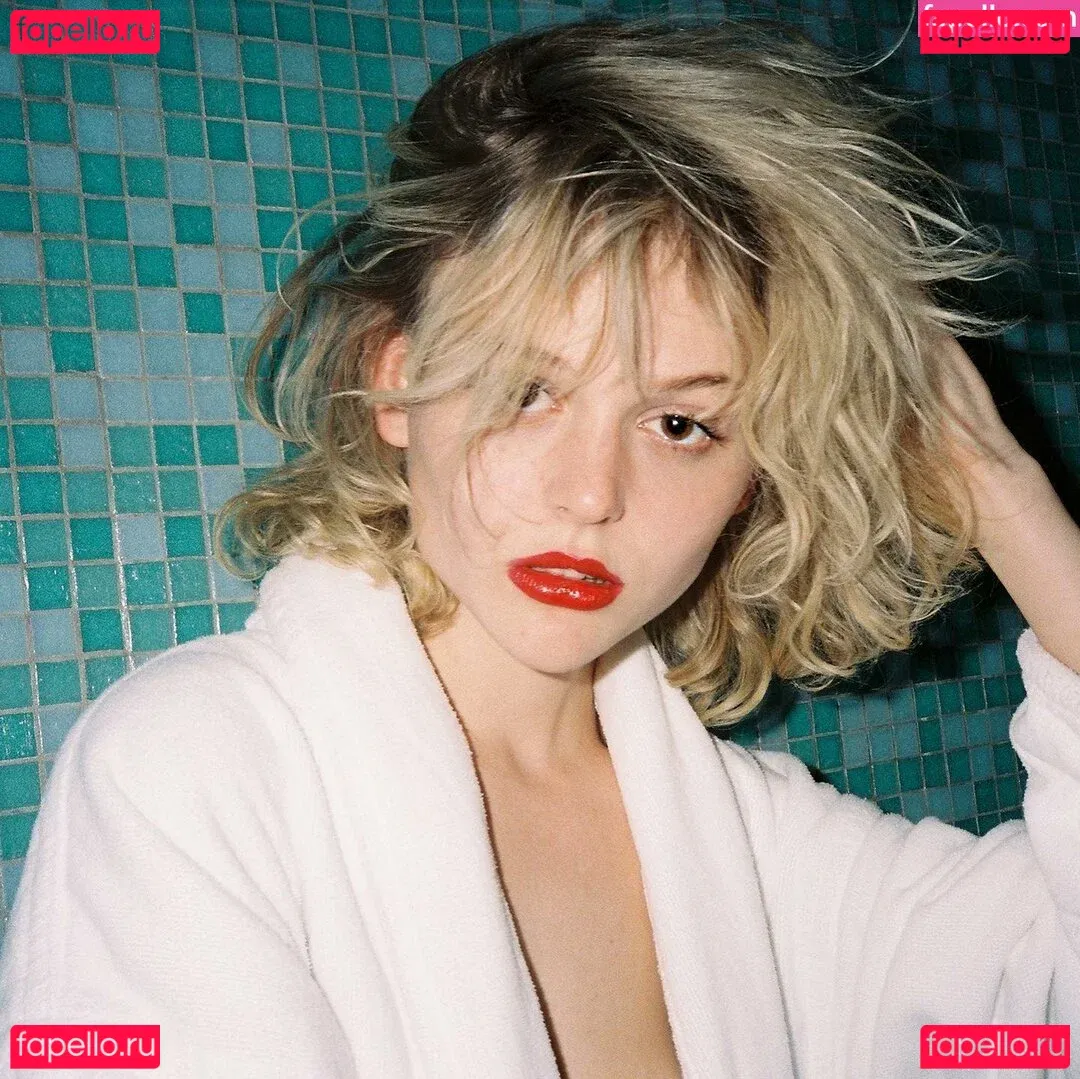 Emily Alyn Lind Onlyfans Photo Gallery 