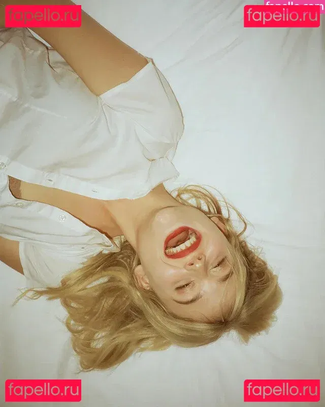 Emily Alyn Lind Onlyfans Photo Gallery 